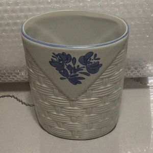 Pfaltzgraff Yorktowne utensil holder like new